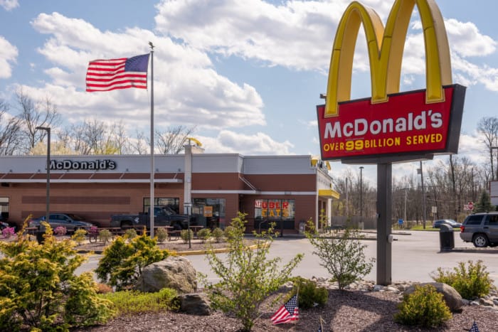 Does McDonald’s Accept Google Pay & Samsung Pay? (Guide)